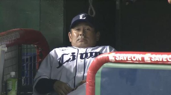 4回表３ヒット交代 (4)