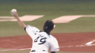 1回表３浅村タイムリー送球逸れて２塁 (1)