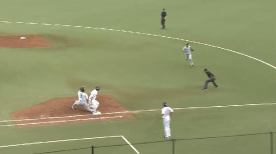 ４回裏１秋山内野安打 (1)