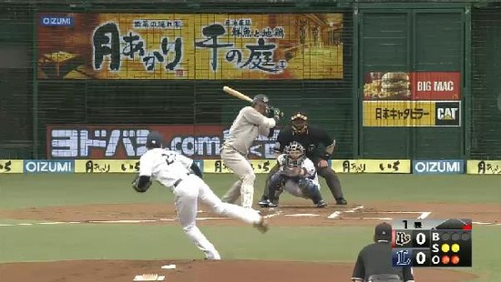 1回表２糸井四球トカダ三球三振 (1)