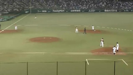 ２回裏１秋山ヒット満塁 (2)