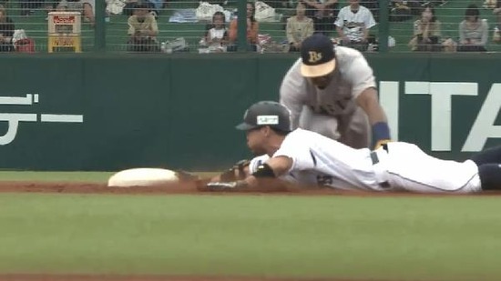 ５回裏１大崎レフト前ヘッスラ２ベース (4)