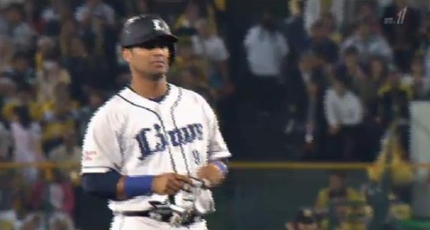 ９回表６メヒアタイムリー２ベース (2)