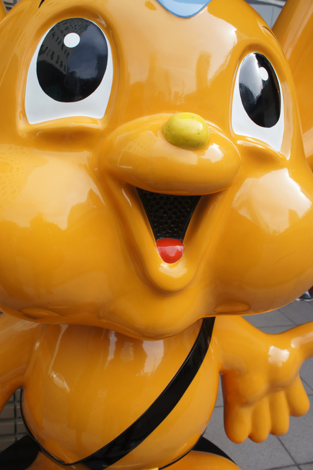 黄色のマスコットキャラクター A Yellow Mascot 11 ダイフォト