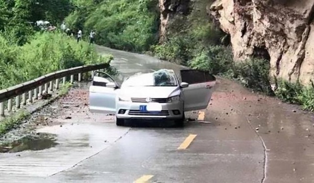 car_passengers_survive_01