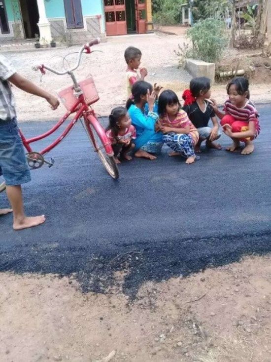 village_has_decent_road_03