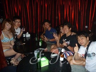 プーケット近郊のダイビングは海中案内人まで