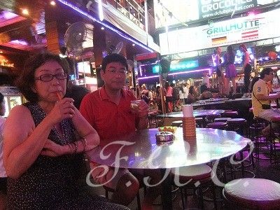 プーケット夜遊びツアーゴーゴーバー置屋