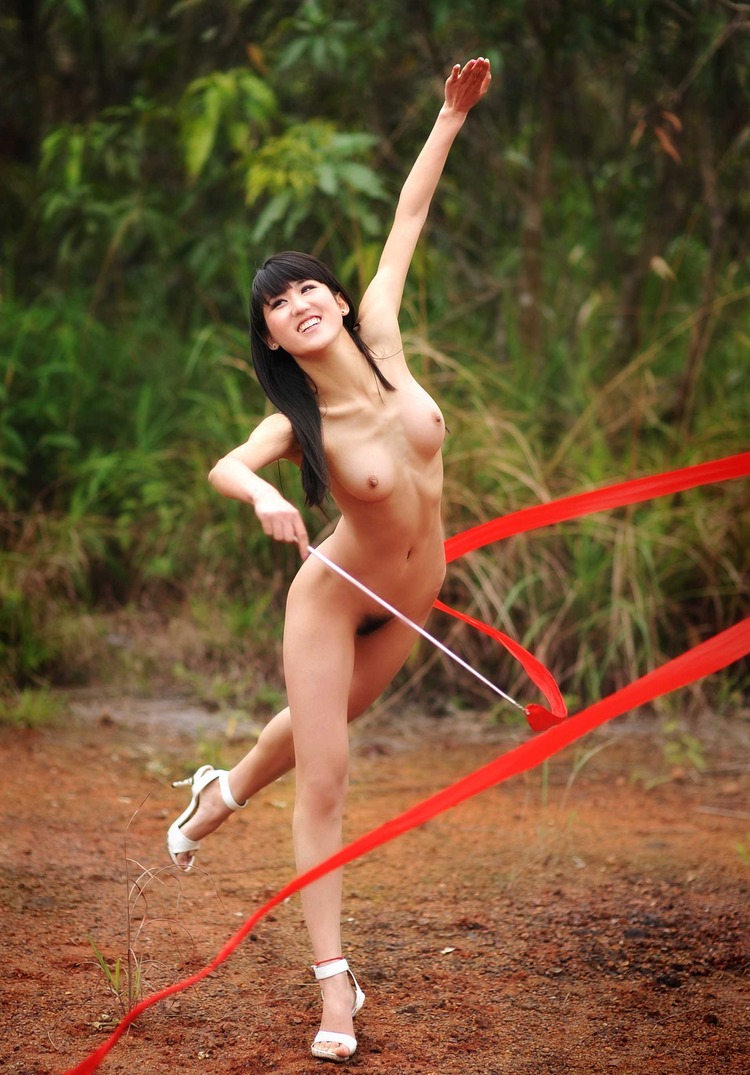 女子体操 全裸 