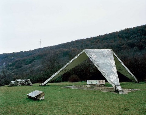 Spomenik_25