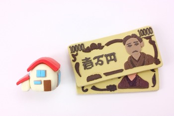 粘土細工の家とお札