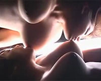 【エロ動画】女の子同士がお互いの乳首を舐めあってる美しい映像