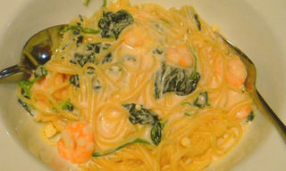 エビとほうれん草のクリームパスタ