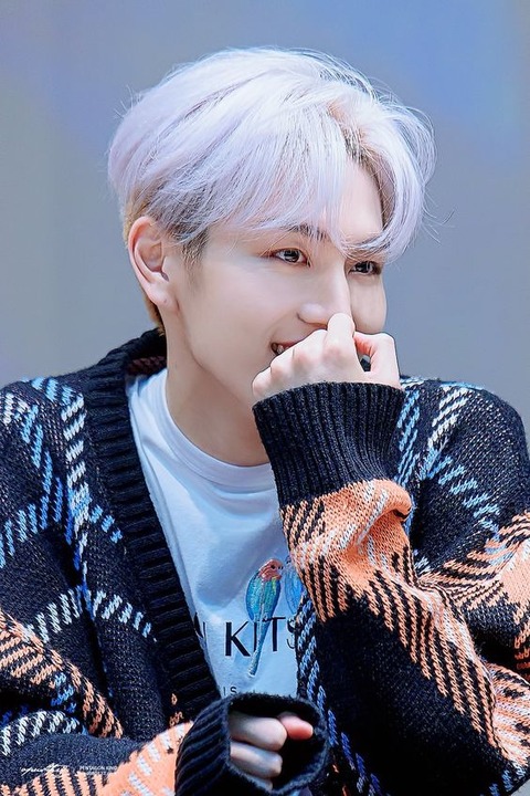 pentagon ペンタゴン　キノ　KINO プリント写真　pose Kino on solo debut 'Pose', what's next for PENTAGON and his