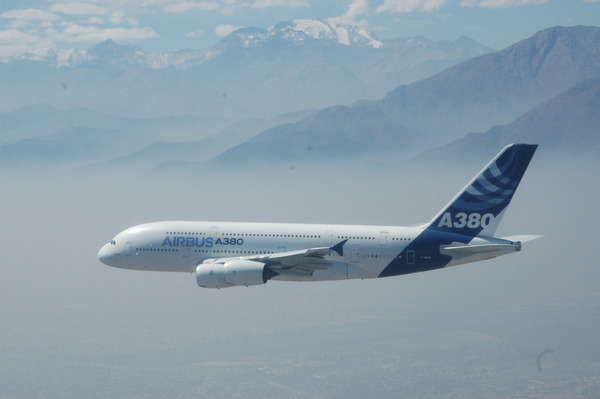 07_A380_over_flight_Santiago_FIDAE_day5
