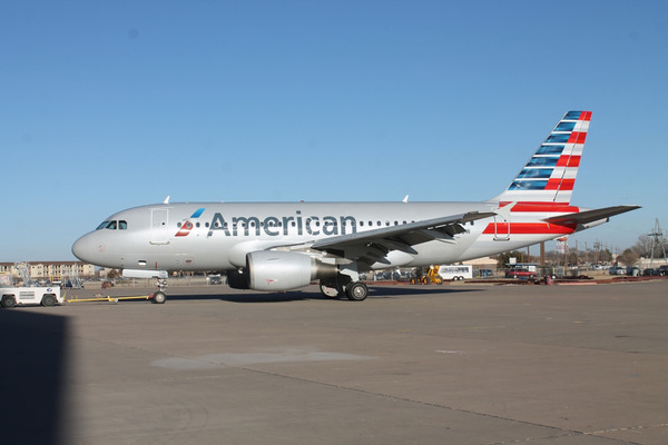 PRN14-AMERICAN-AIRLINES-N700UW-B-1yHigh