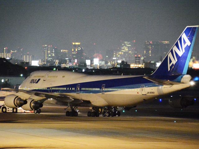 ボーイング747-400型機、惜しまれながら伊丹を離れる ANA ボーイング747-400型機、惜しまれながら伊丹を離れる ANA