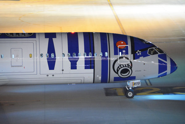 「R2-D2 ANA JET」、定期便投入開始　定刻通り羽田空港を出発