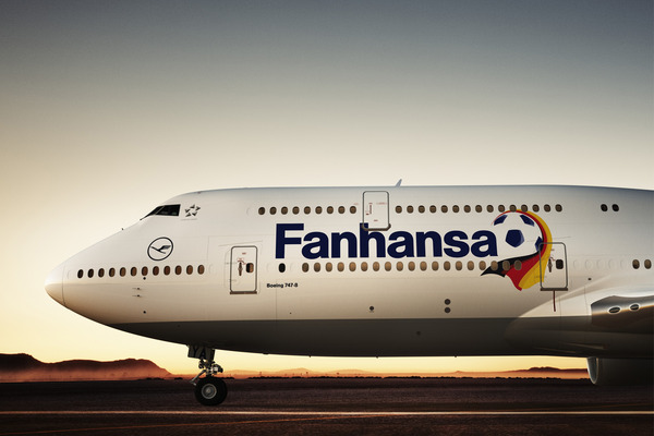 boeing-747-8-with-fanhansa-logo