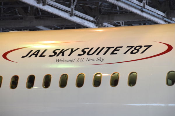 JAL_SKY_SUITE_787_001