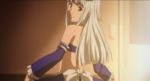 コスプレ姿を嘉味田に見せる今日子