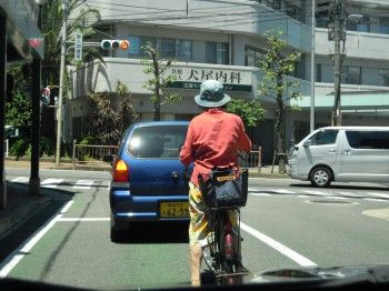... 年 自転車「左通行」で事故減
