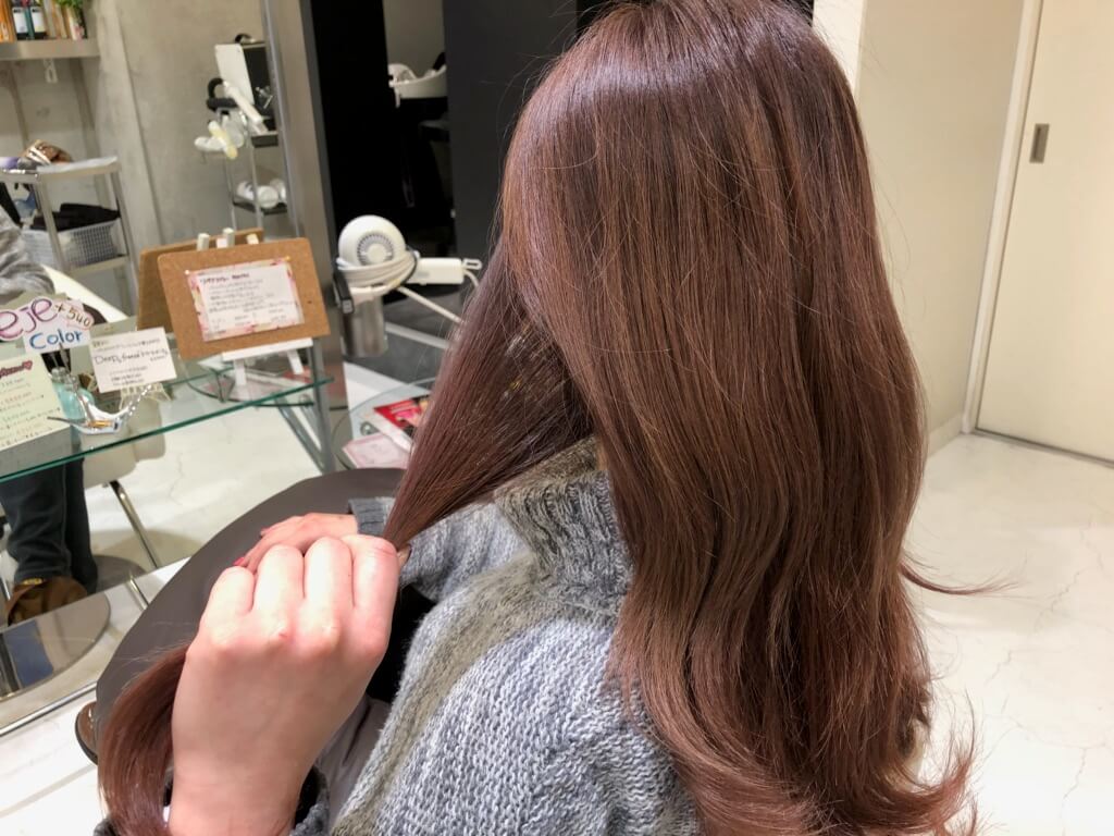 新生活にぴったり。普段使いできるシンプルなローポニーアレンジの作り方2