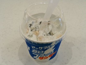 マックフルーリー 白いブラックサンダー