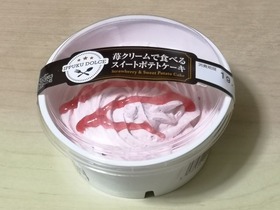 苺クリームで食べるスイートポテトケーキ