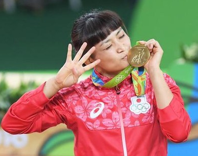 伊調馨リオ五輪キス