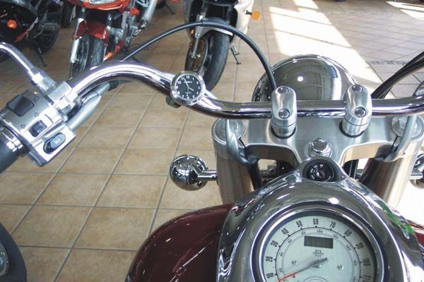 MC-150102_on_bike
