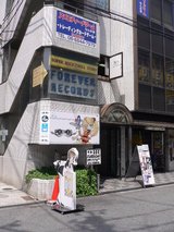 Cafe萌え萌え_看板ひき_20050509