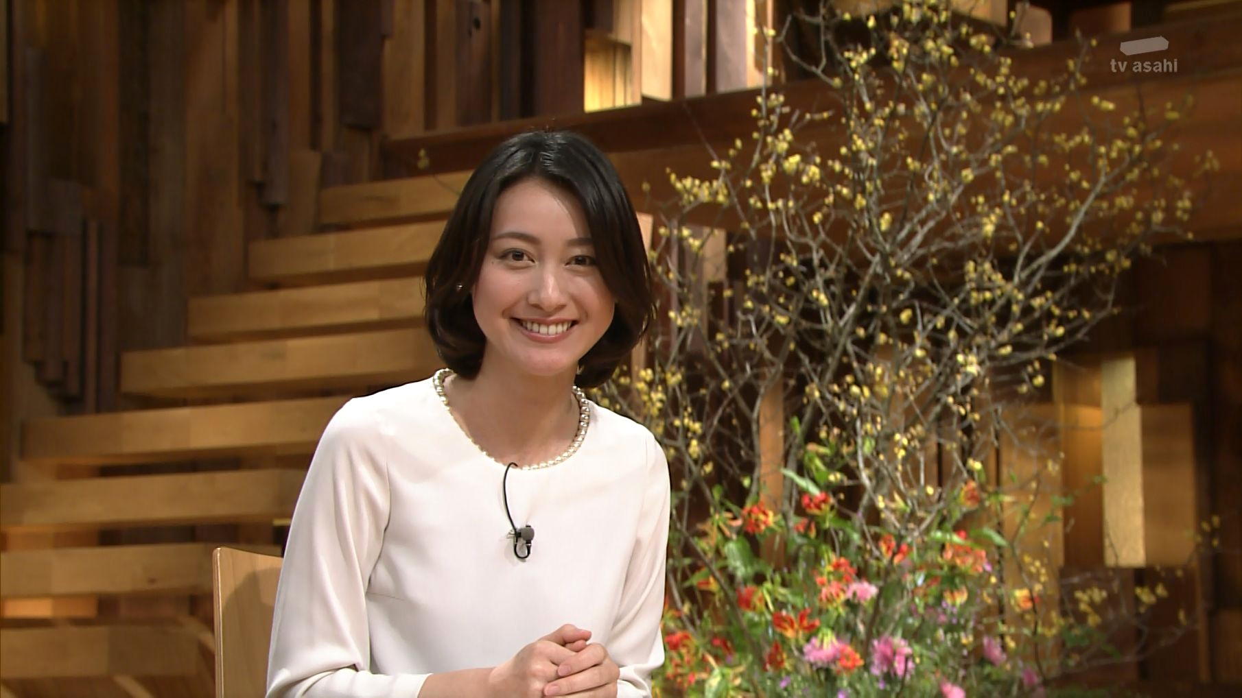 小川彩佳　サイン色紙 8726a1c571fd03f0e956a5e7c6d888