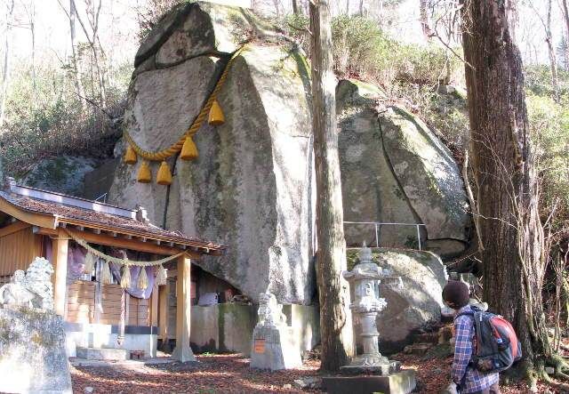 石割神社