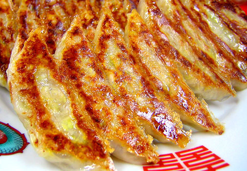 丸正餃子店 餃子(アップ)