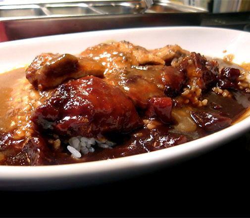 ゴヤクラ　とんかつカレー（アップ）