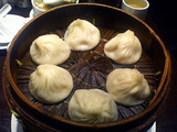 南翔饅頭店 豚肉入り小籠包