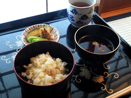 瓢亭 ご飯と香の物に止め椀