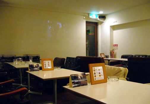 MANDINKA DINING 店内