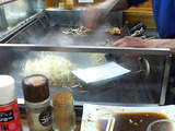 本家ホルモン道場 カウンター中央の焼き場