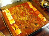 寿 テッチャン鍋に豆腐投入