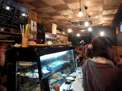 立呑 丑寅 店内