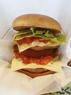 実物のぜいたくモスチーズバーガー画像