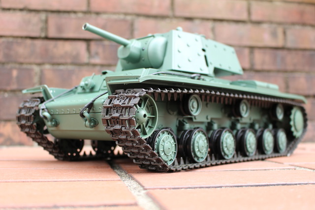 ラジコン戦車 1/16ヘンロン Russis KV-1'S ラジコン 戦車 1/16