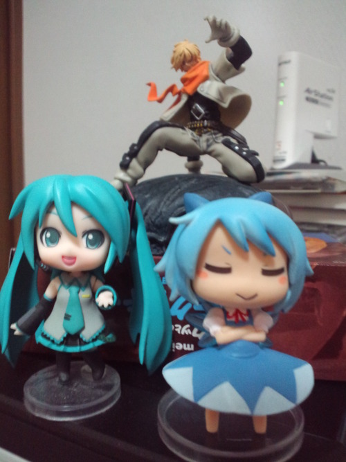 後ろにいるのはァーッ!!