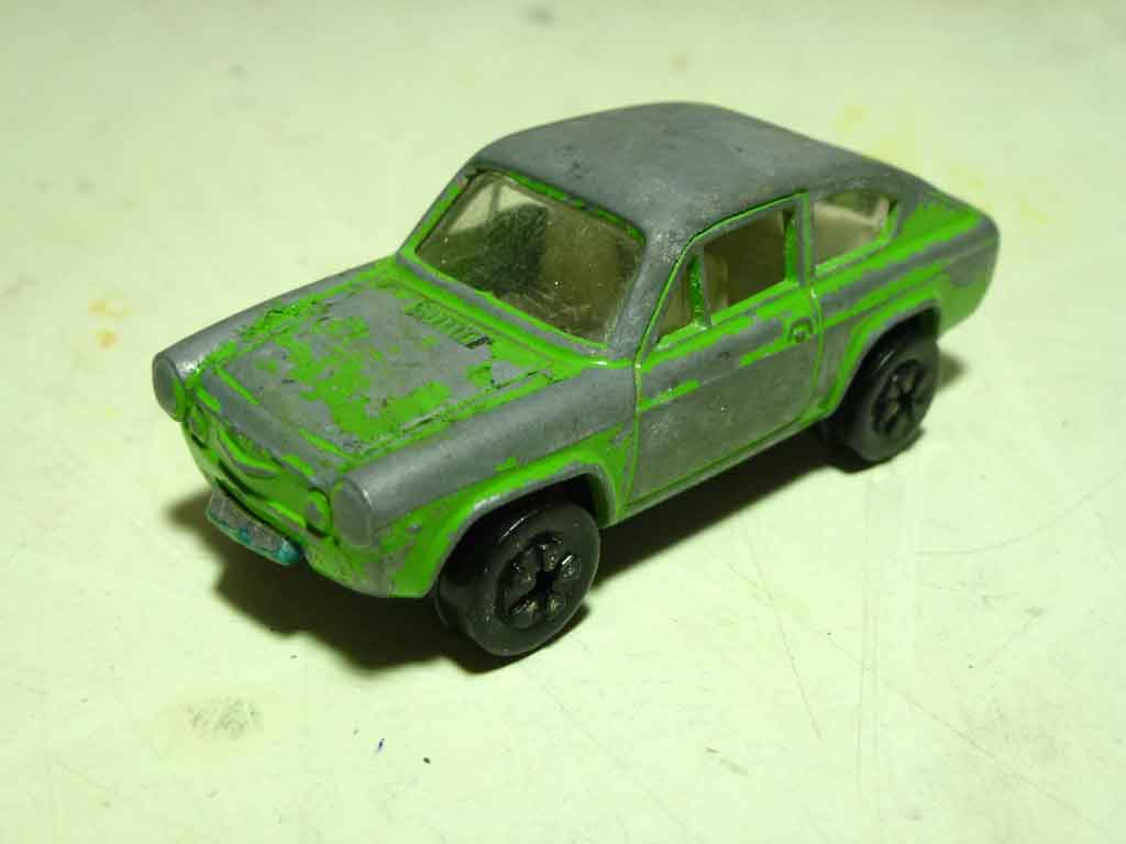 にクラシックスポーツカーの