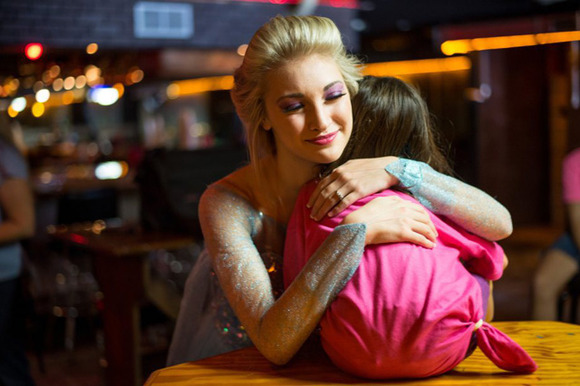 anna-faith-surprises-a-special-little-girl2
