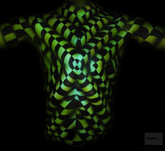 Illusion-4-Body-Painting-Natalie-Fletcher
