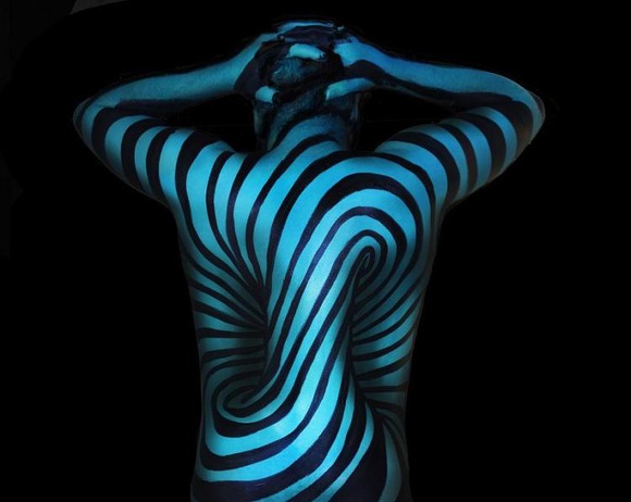 Illusion-2-Body-Painting-Natalie-Fletcher
