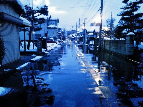 消雪パイプで雪が融けた東神田